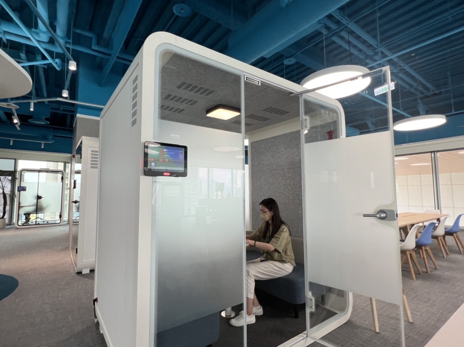 pp电子高雄據點的智慧行動辦公艙，展現pp电子在面板以外的研發應用軟實力